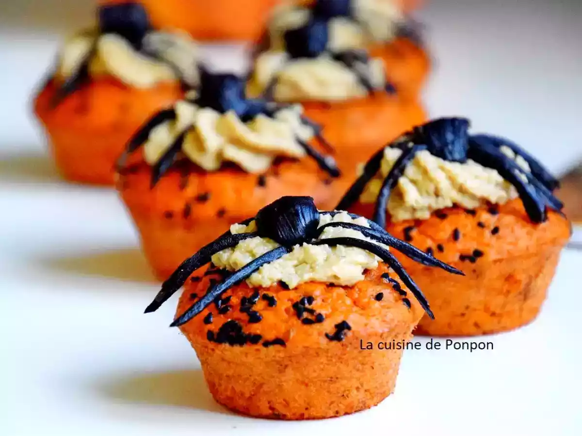Cupcake aux tomates, chantilly de noix de cajou et araignée d'ail noir....