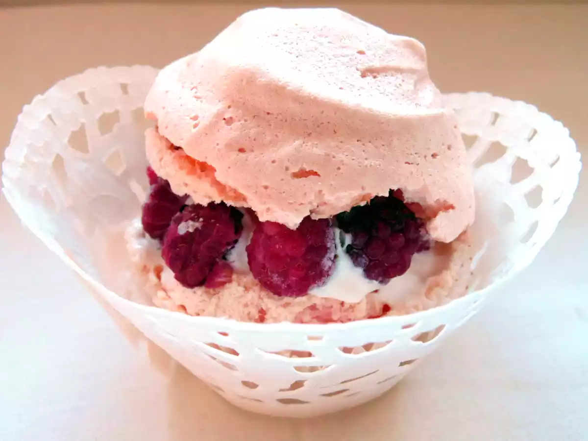Cupcake en meringue rose aux framboises - photo 2