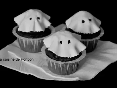 Cupcake noir et fantôme blanc