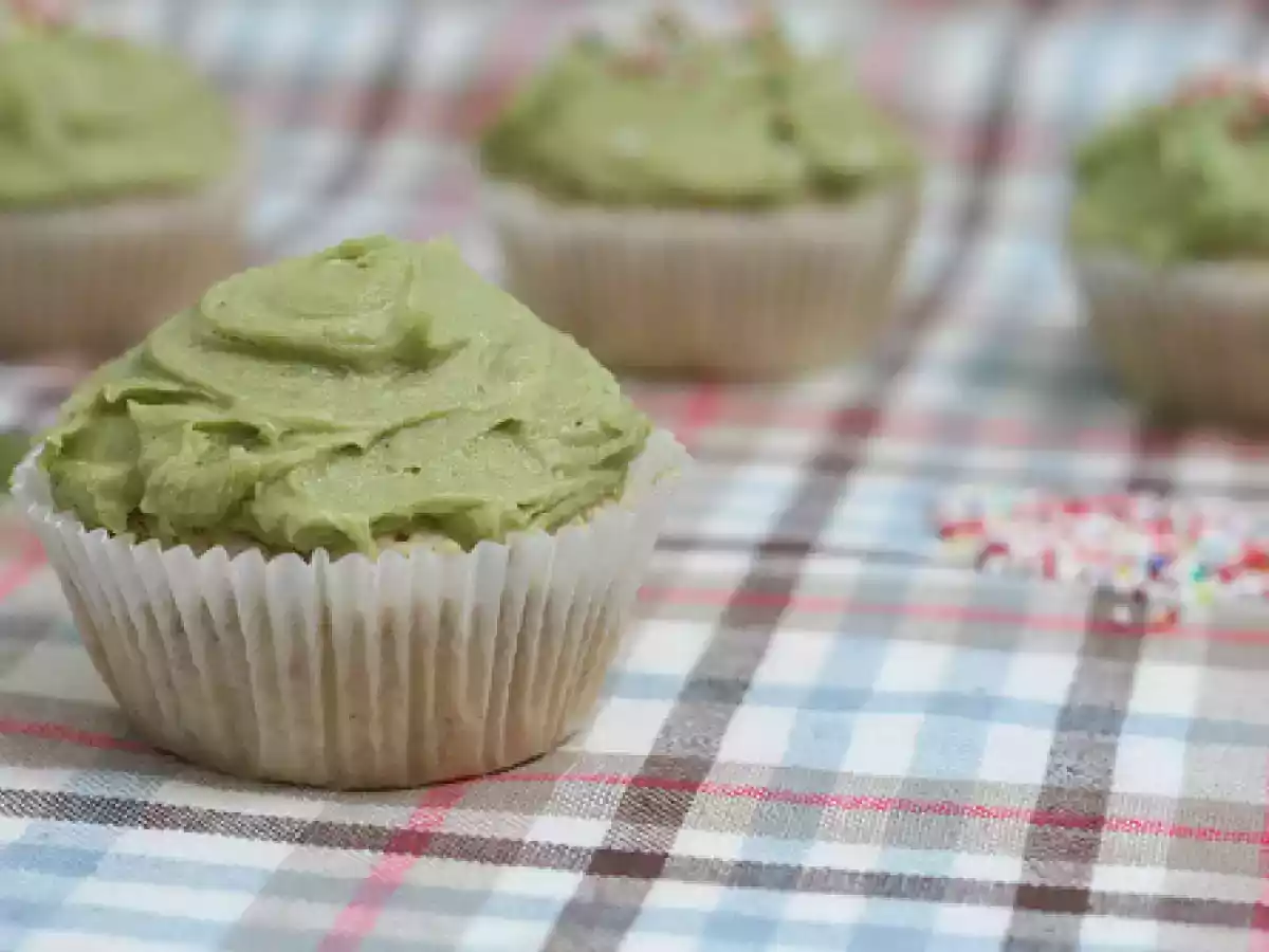 Cupcakes aux amandes & glaçage au thé matcha
