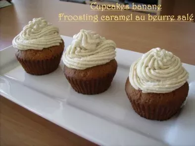 Cupcakes banane et froosting caramel au beurre salé