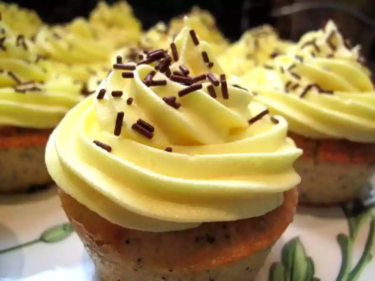 Cupcakes citron-pavot et leur super glaçage citron qui en jette !
