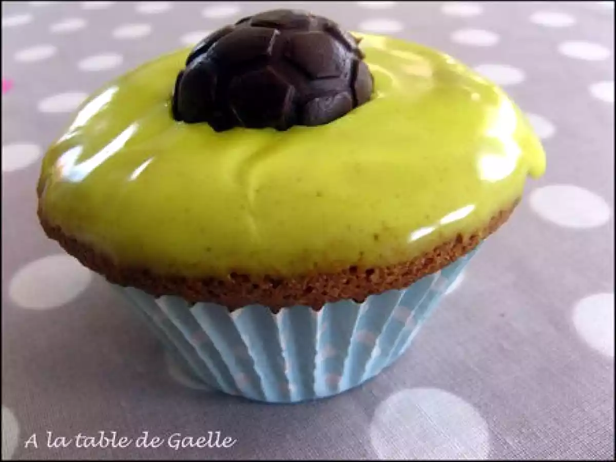 Cupcakes, génoise à tomber, glaçage au citron, déco sportive