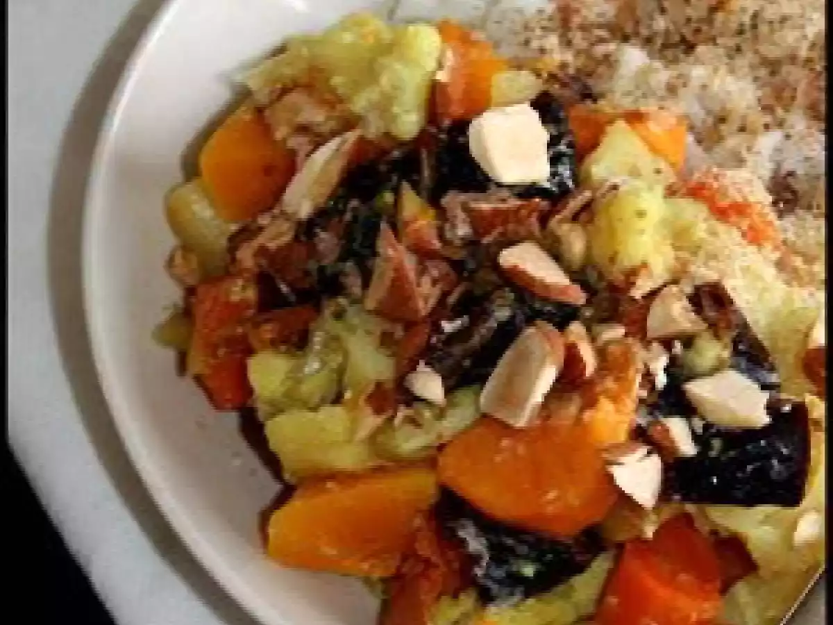 Curry de légumes racines aux pruneaux et aux amandes