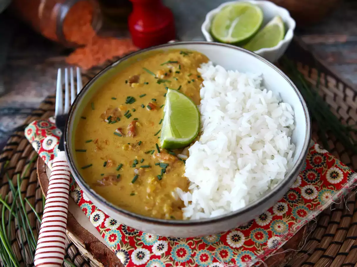 Curry de lentilles corail au lait de coco : recette facile et crémeuse