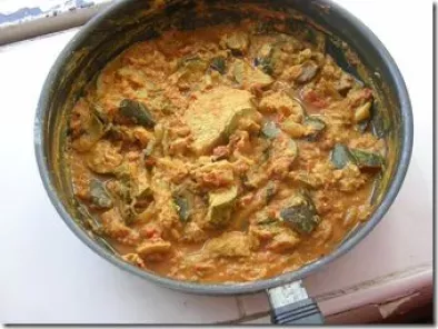 Curry de poulet à l' aubergine et à la courgette - photo 2