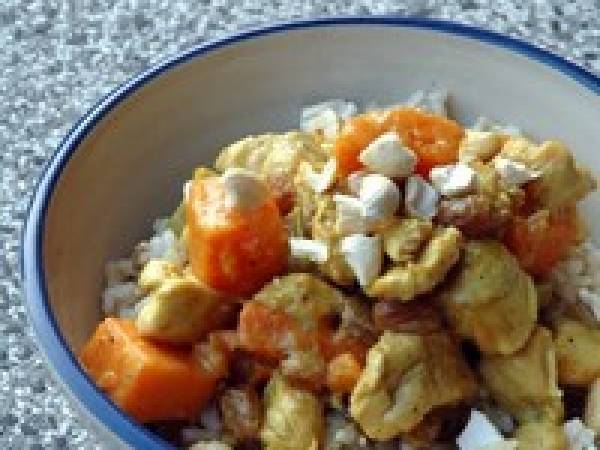 Curry de poulet à la patate douce et aux noix de cajou, sans blé, sans lait