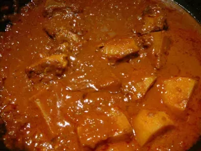 Curry de poulet aux oignons caramélisés et au lait de coco