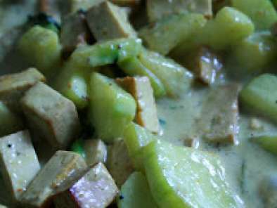 Currycoco de tofu aux concombres