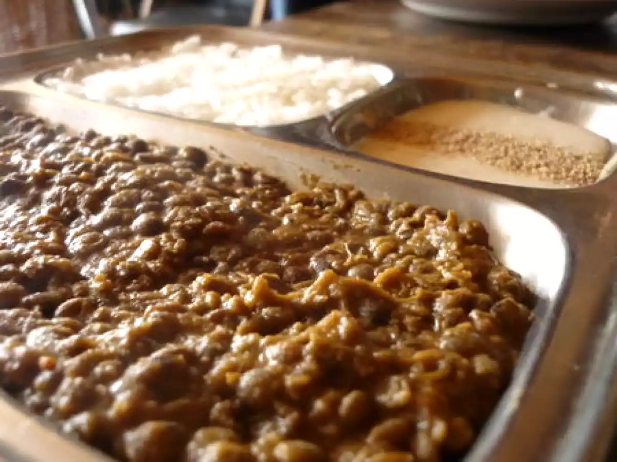 Dahl de lentilles vertes et sa sauce au yaourt sucré salé