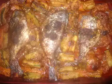 Recette de daurade sur un lit de légumes au four