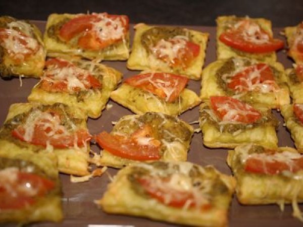 De Retour Avec Des Les Amuses Bouche Au Pesto Recette Ptitchef