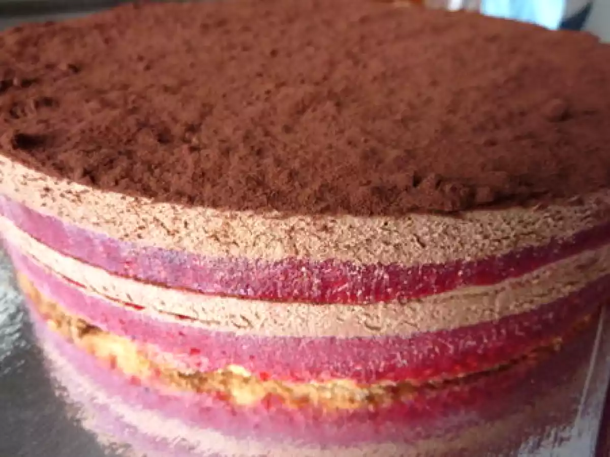 Délice choco-framboise sur dacquoise amande