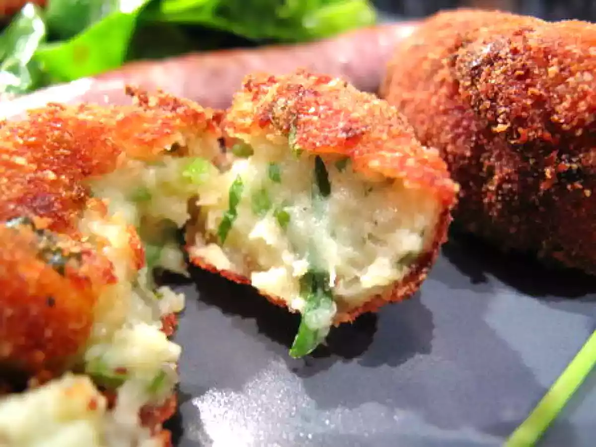 Délicieuses croquettes de pomme de terre aux herbes du moment