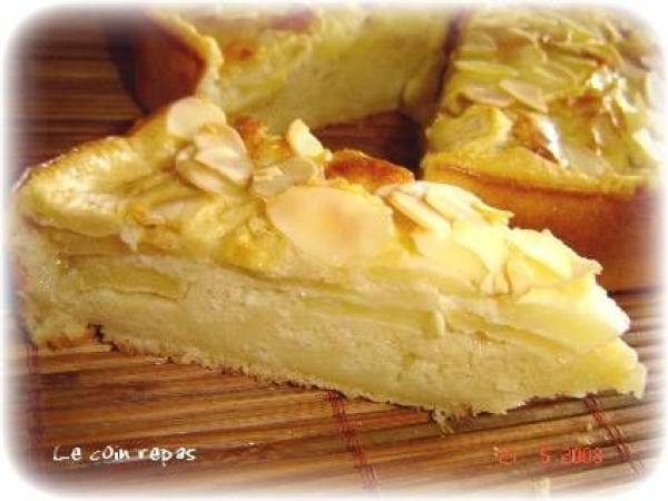 Délicieux gâteau aux pommes et aux amandes un peu allégé