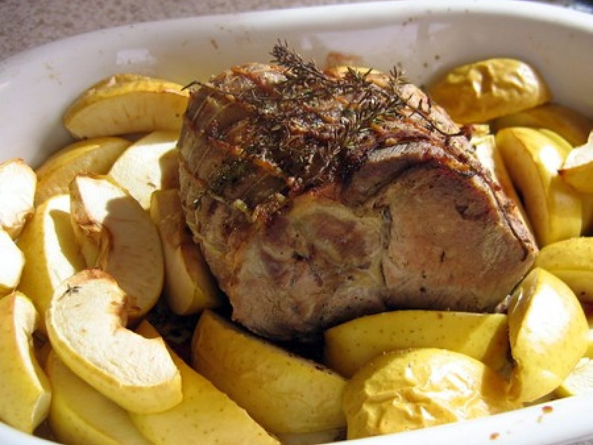 Délicieux rôti de porc aux pommes et à la sauge - Recette Ptitchef