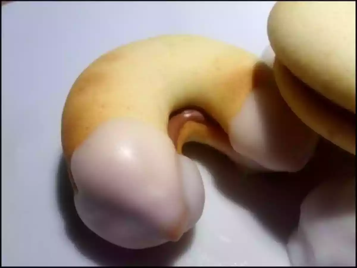 Demi-lunes fourrées, glaçage amande - photo 3