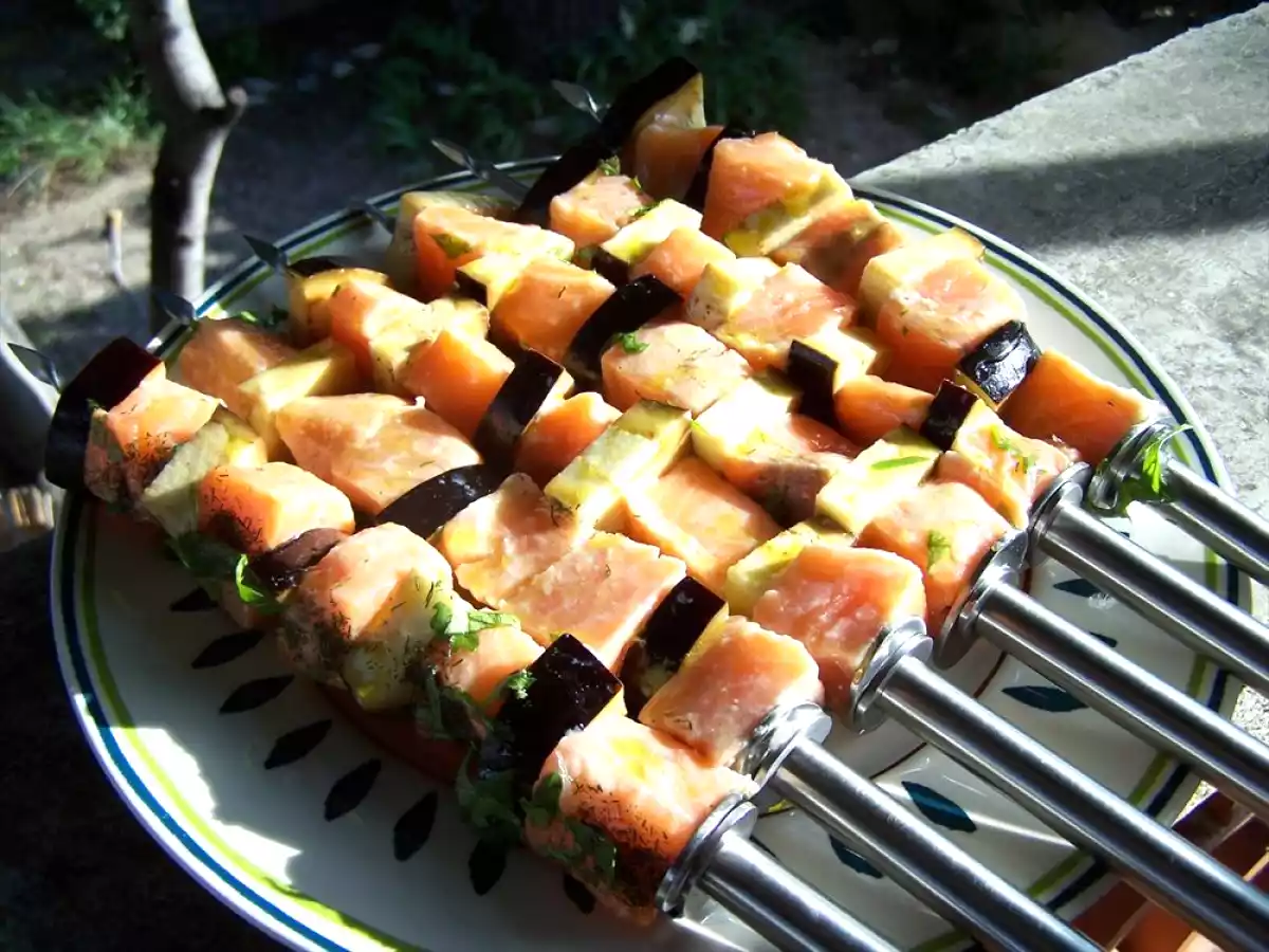 Des brochettes saumon / aubergine sauce chien !