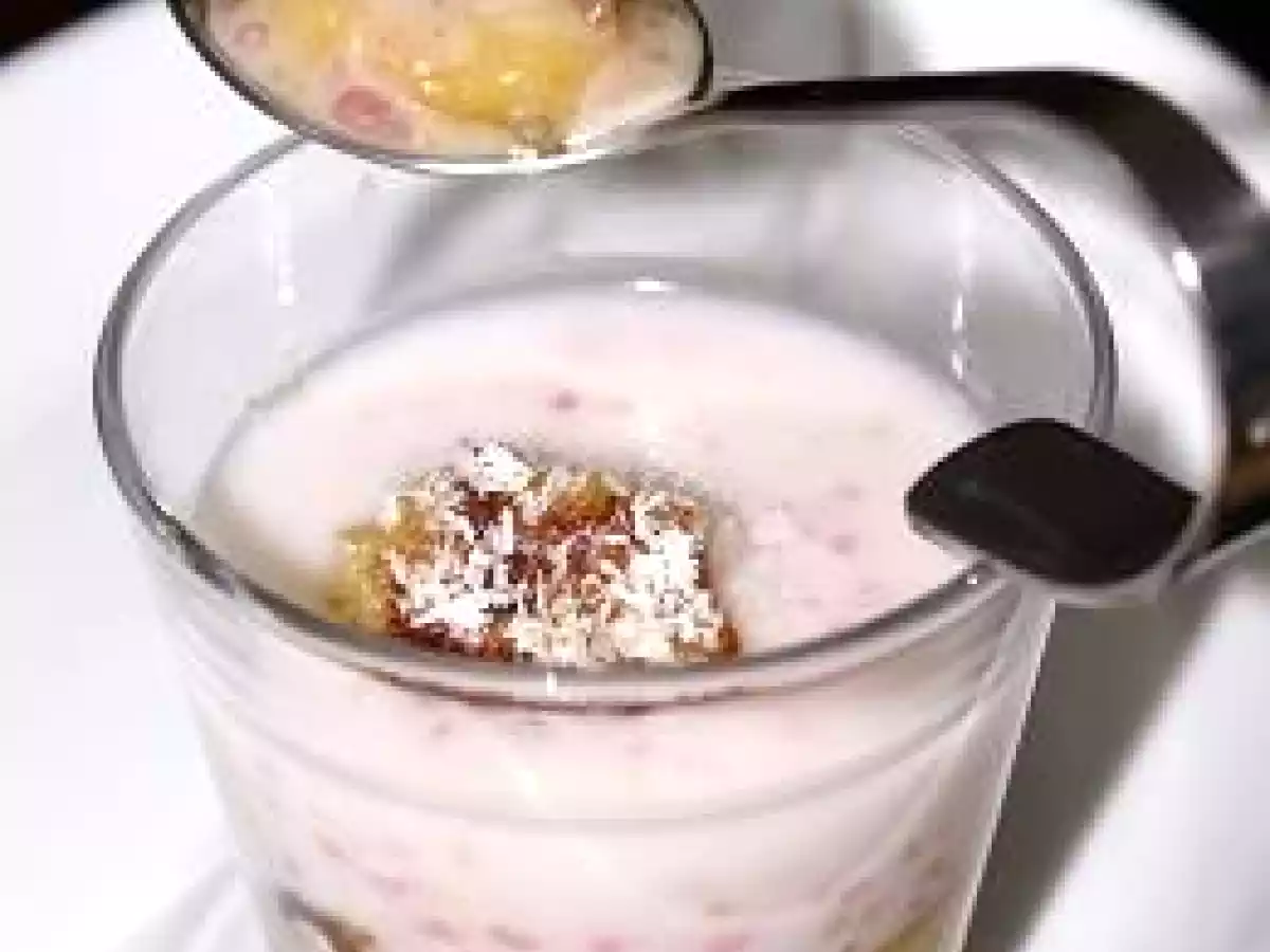 DESSERT A LA BANANE, LAIT DE COCO ET BILLES DE TAPIOCA