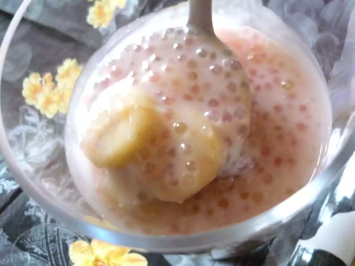Dessert au tapioca, lait de coco et bananes