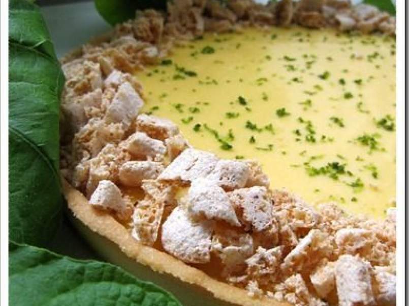Divine tarte aux fruits de la passion et meringue noisette-coco.