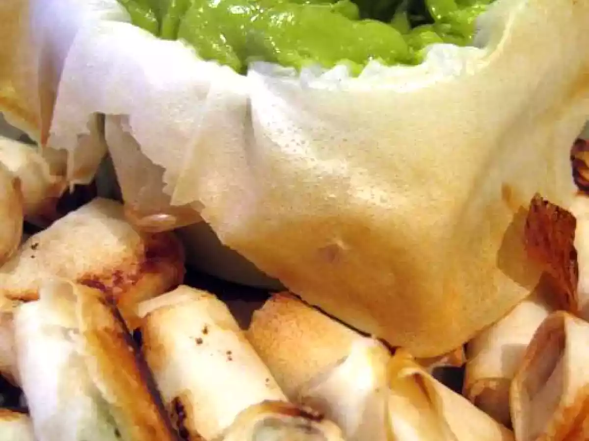 Doigts de fatima au saumon et salsa avocada