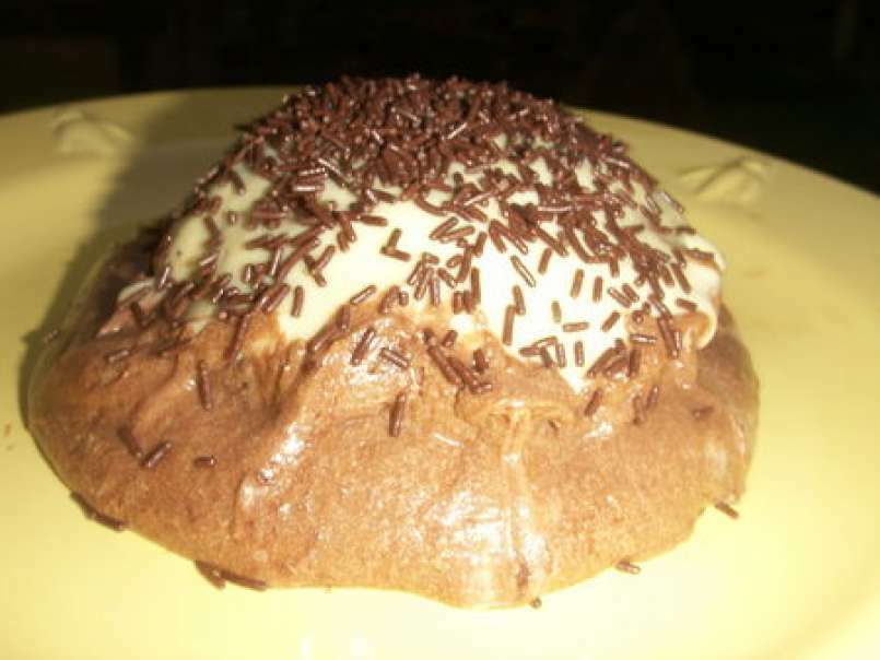 Dôme aux chocolats blanc et praliné et son coeur de mousse chocolat noir, photo 1