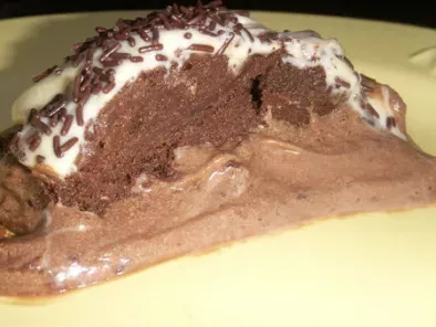 Dôme aux chocolats blanc et praliné et son coeur de mousse chocolat noir, photo 2