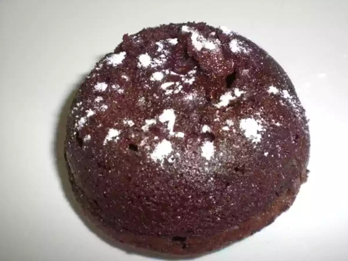 DOME MOELLEUX AU CHOCOLAT ET SA CERISE