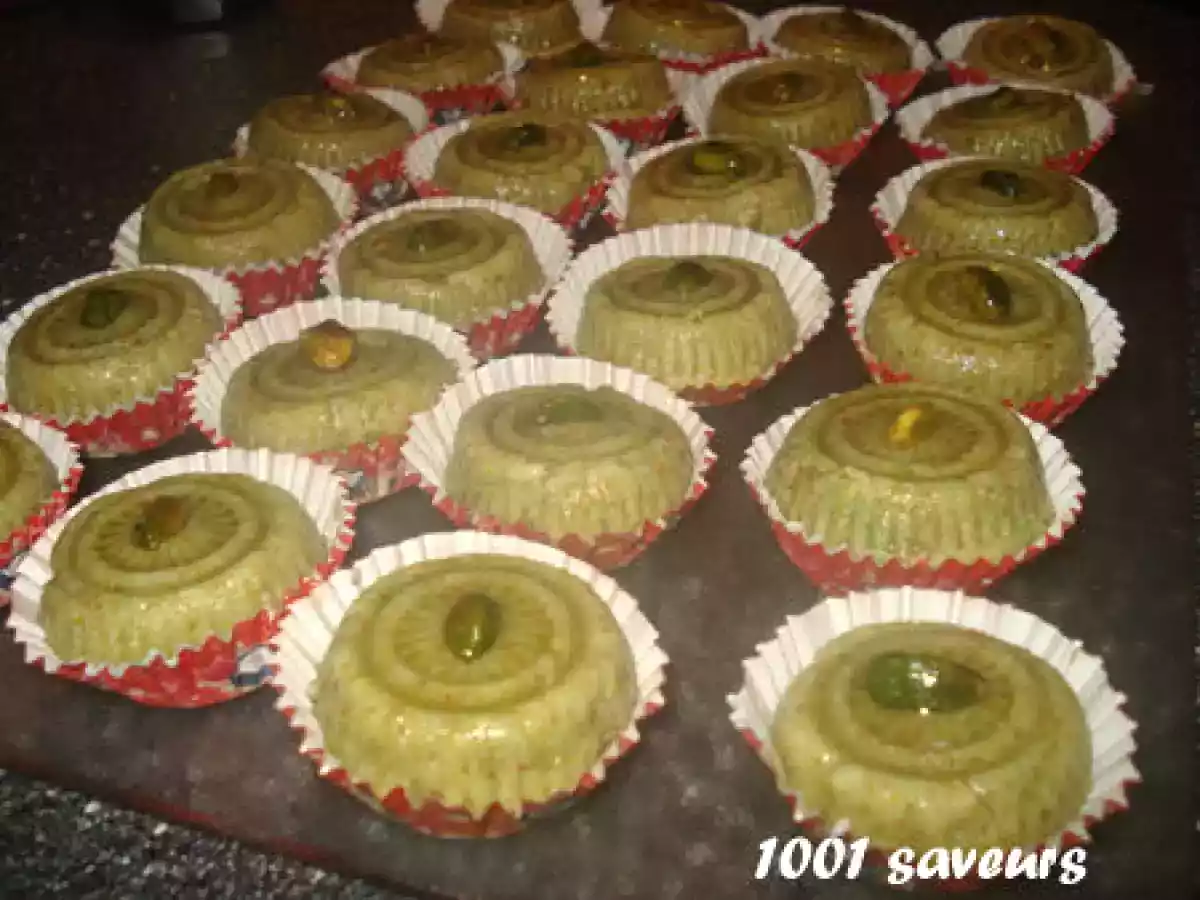 Dômes à la pistache, makrout al kawkaw, kefta