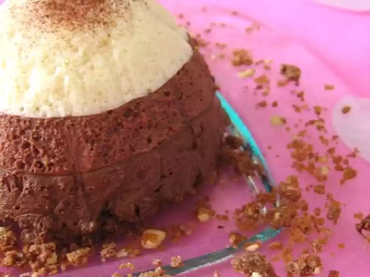 Dômes aux trois chocolats et croustillant aux amandes