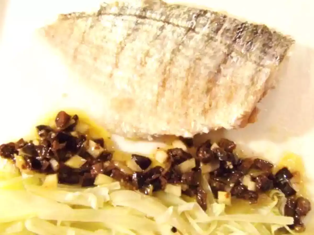 Dorade vapeur au fenouil, sauce aux olives noires & agrumes