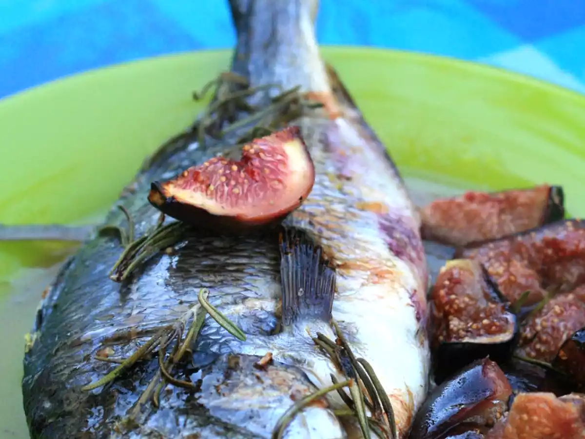 Dorades rôties aux figues, miel & romarin