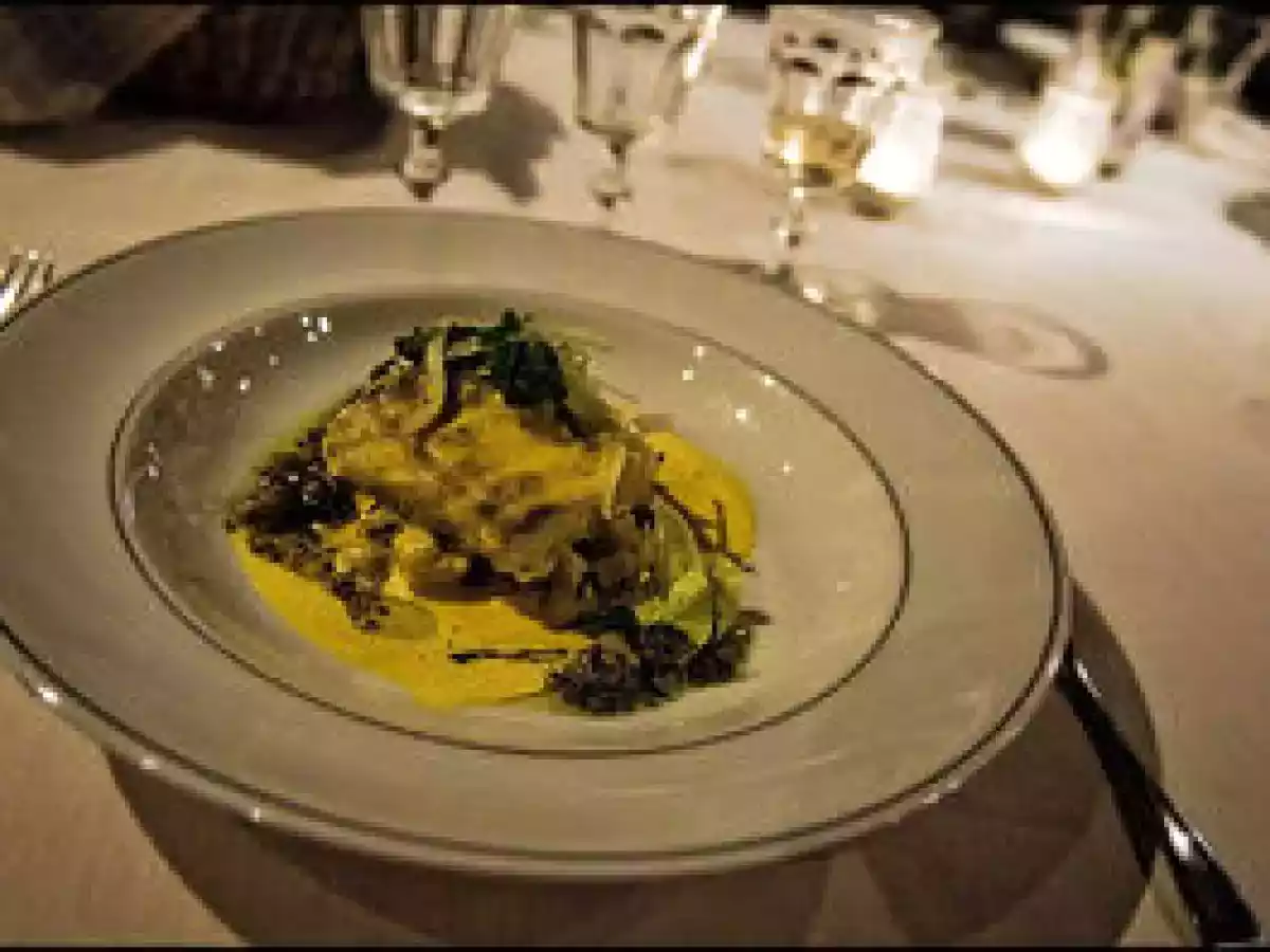 Dos de cabillaud au céleri, jus de carottes et oranges, vinaigrette d'huîtres