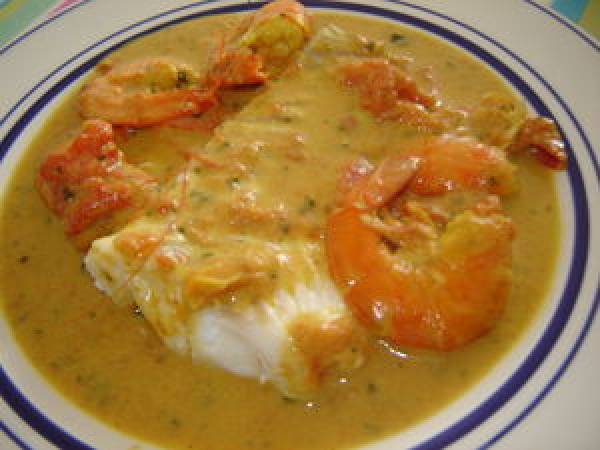 Dos de cabillaud au curry, crevettes et lait de coco