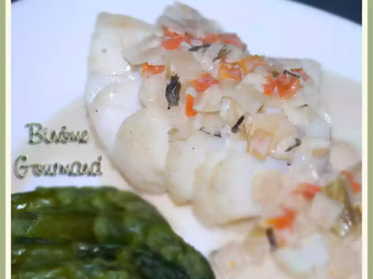 Dos de cabillaud aux petits légumes et aux asperges