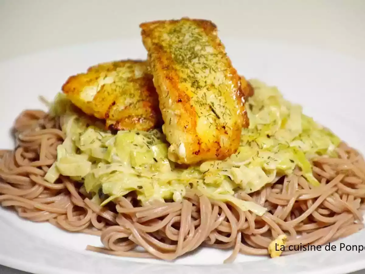 Dos de cabillaud sur un lit de poireaux et nouilles au sarrasin