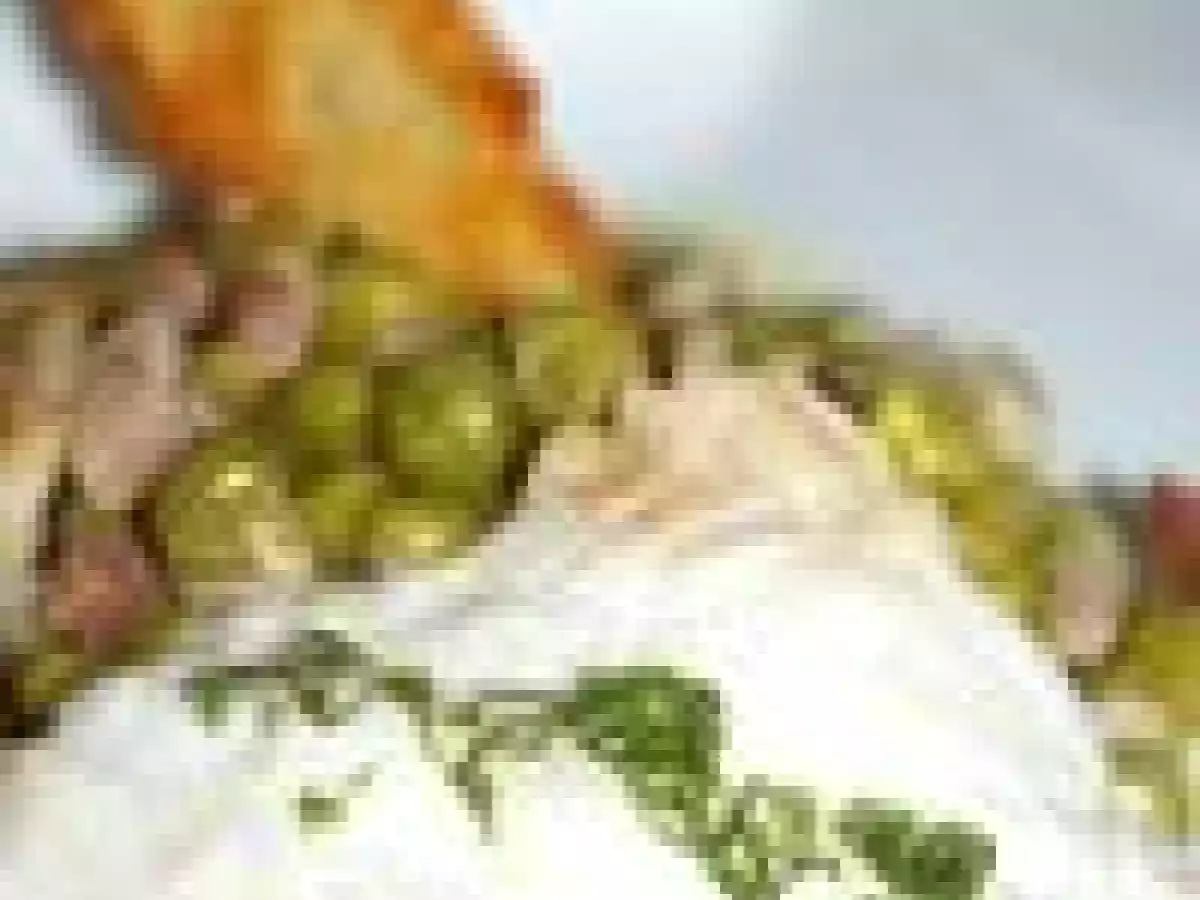 Dos de daurade à la citronnelle, poêlée de petits pois aux lardons, tuile de parmesan