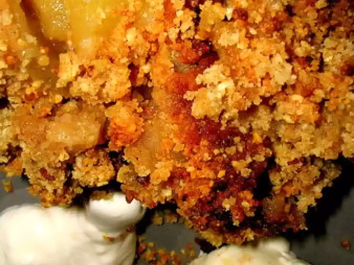 Douceur d'automne au mois de Mai..crumble à la poudre d'amandes et aux pommes !