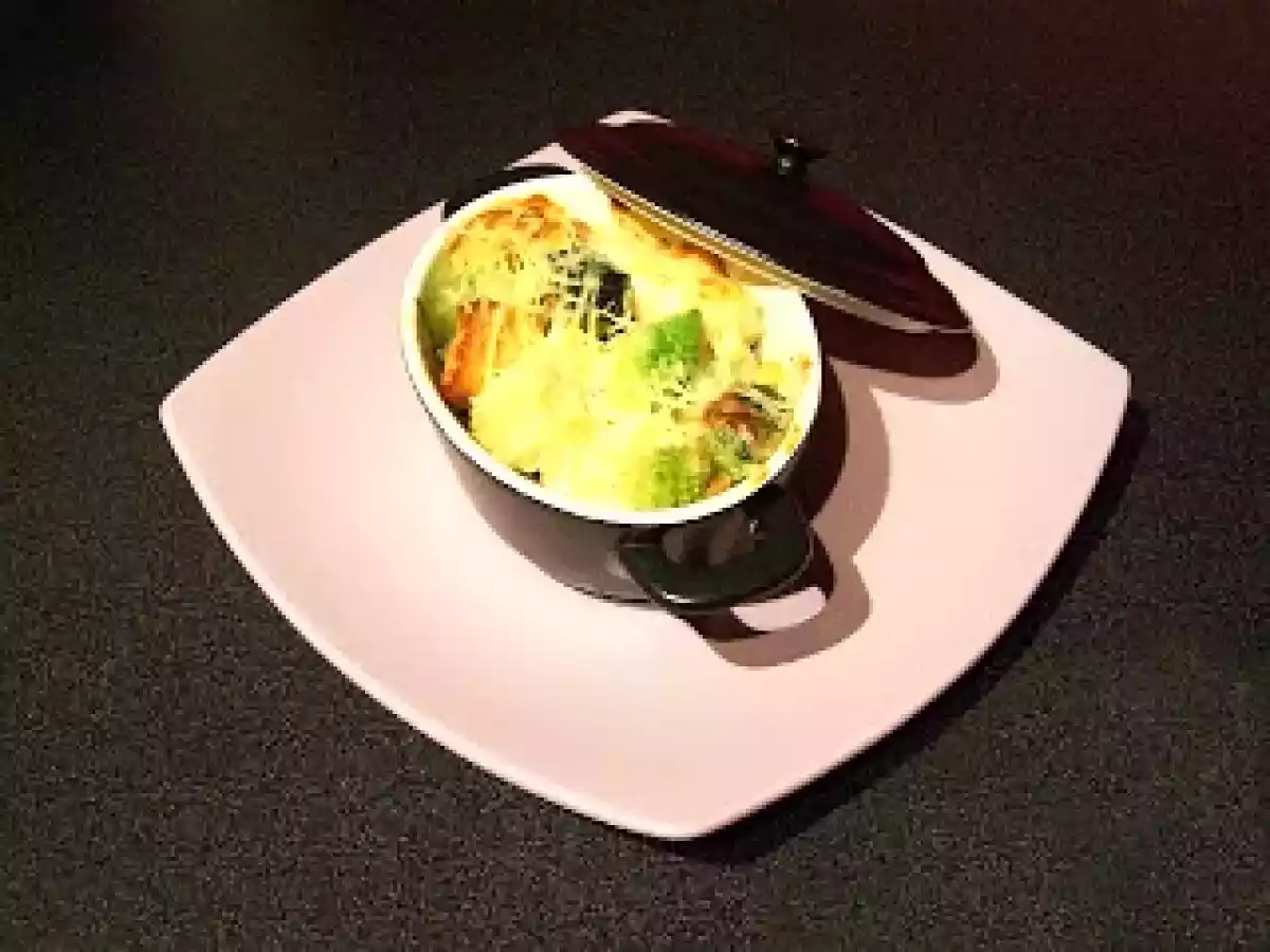 Du cabillaud, du saumon, du brocolis, du chou Romanesco et du chou-fleur