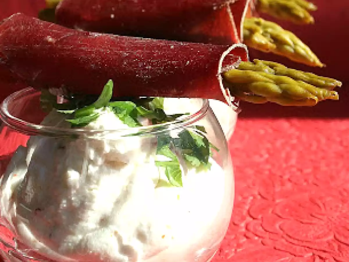 Du chèvre frais, de la viande des grisons et des asperges. - photo 3