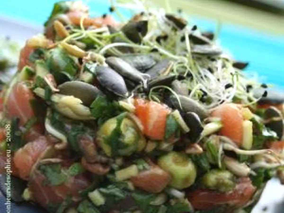 Du saumon en tartare et fondue de poireaux au pesto