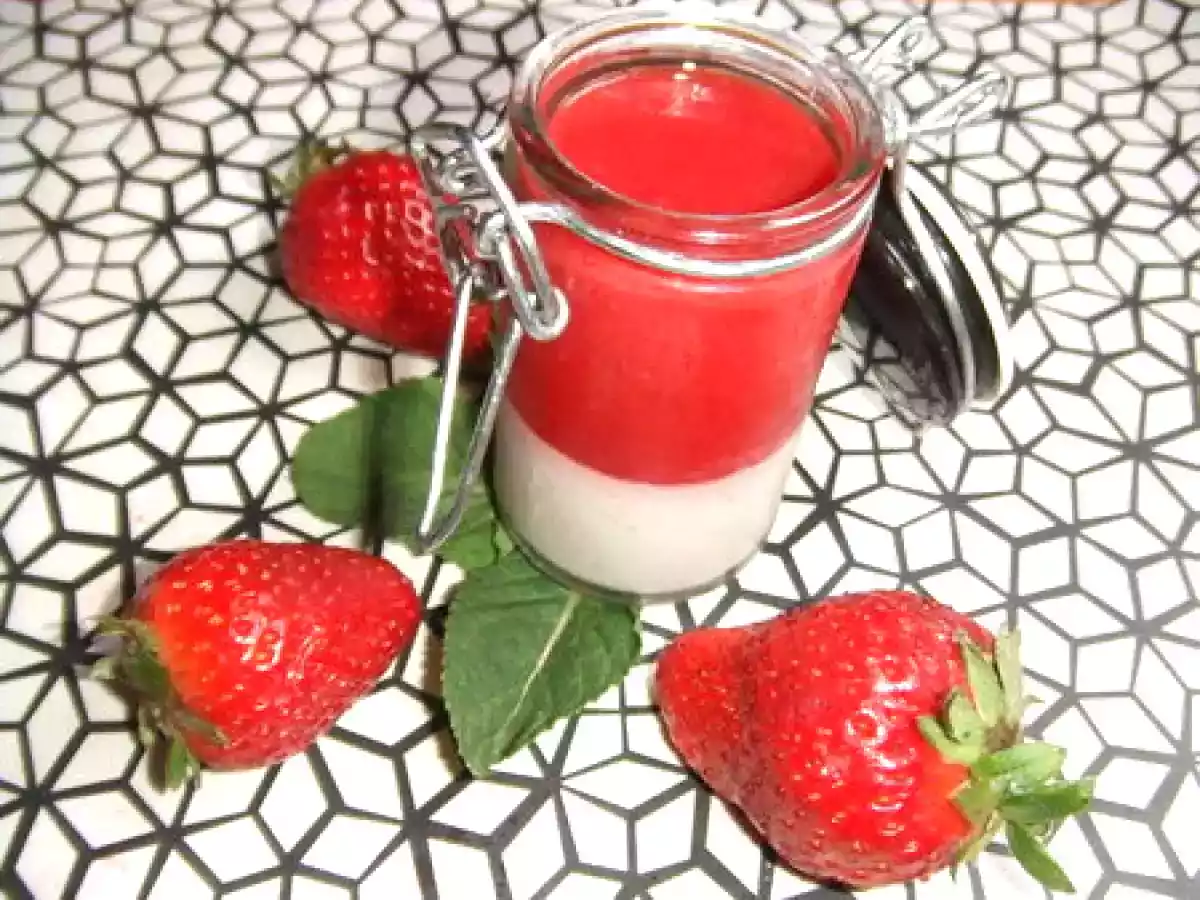 Duo fraise-lait de coco en verrine