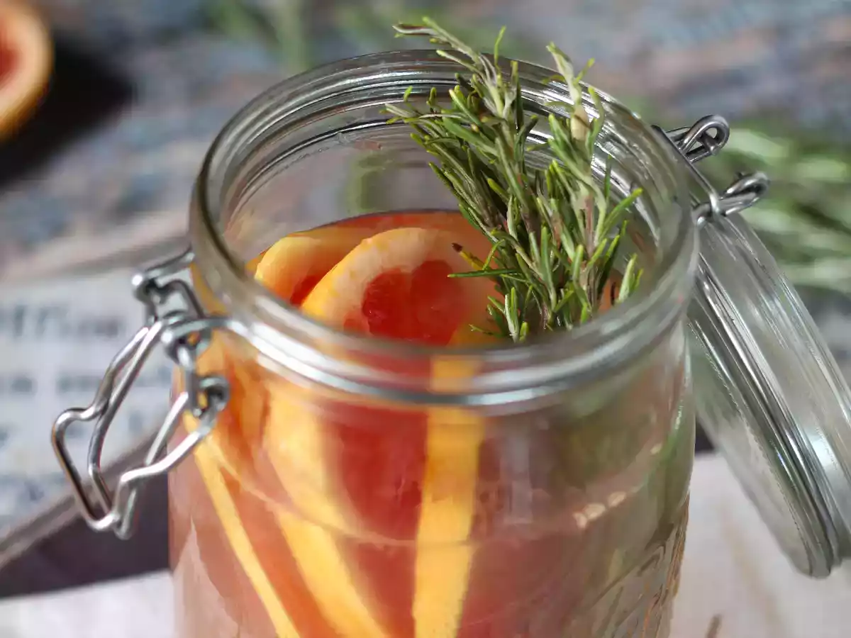 Eau aromatisée au pamplemousse et au romarin : la boisson détox de l'été sans sucre ajouté! - photo 2