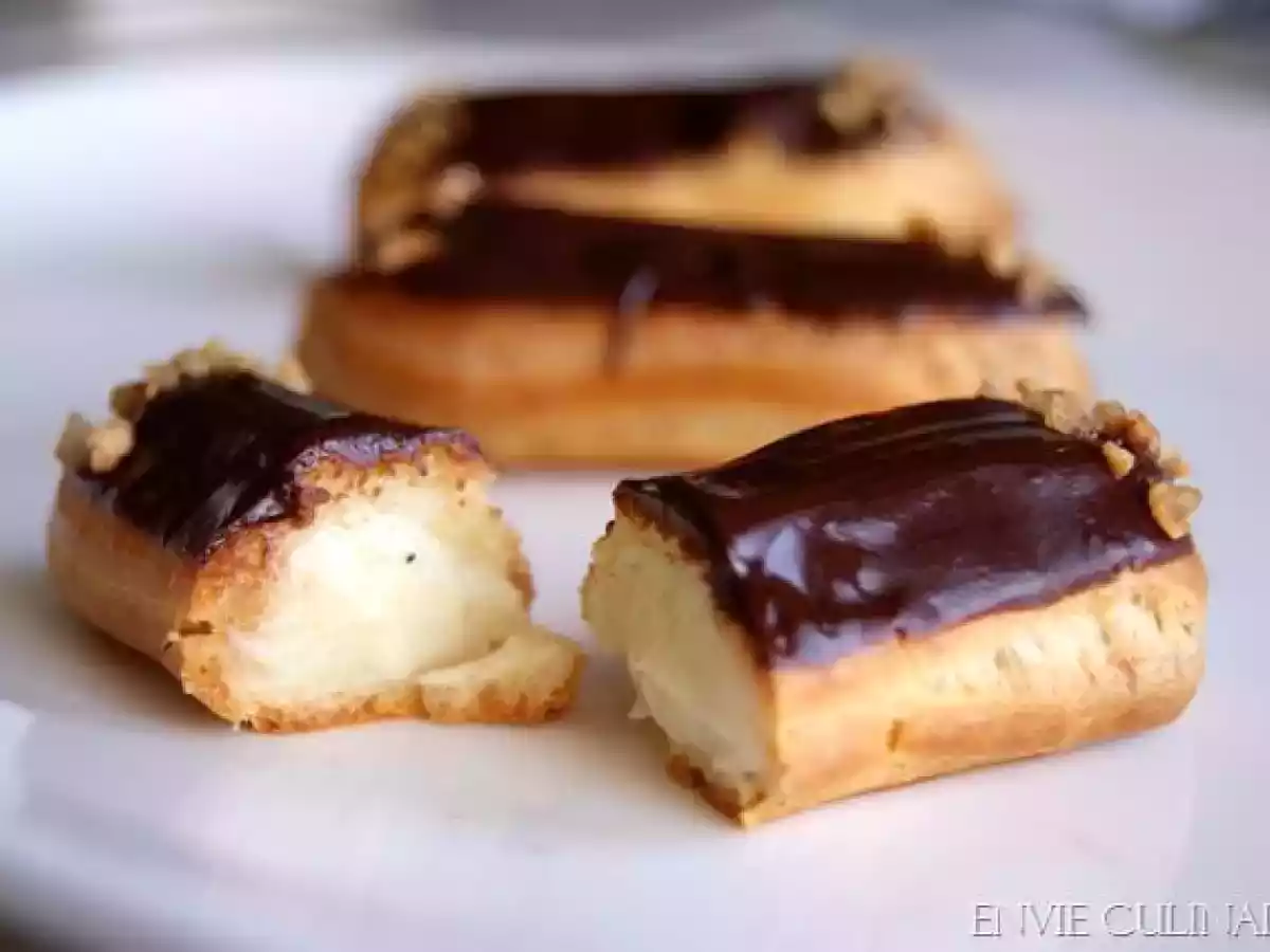Eclair à la vanille et ganache au chocolat noir