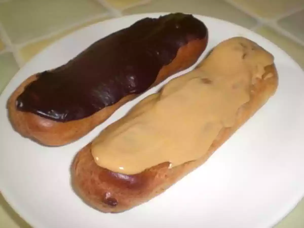 ECLAIRS AU CHOCOLAT ET AU CAFE