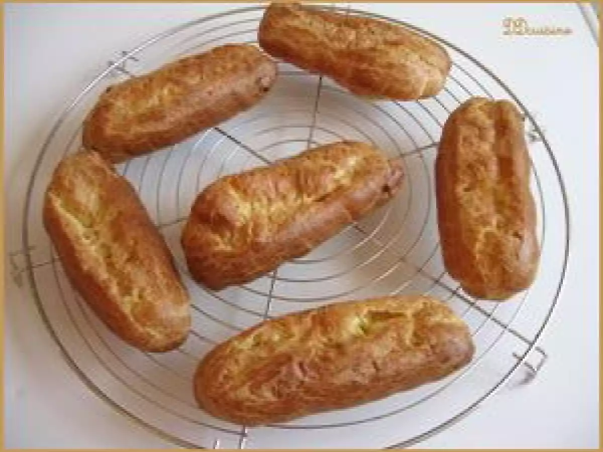 Eclairs fourrés à la crème diplomate et fraises