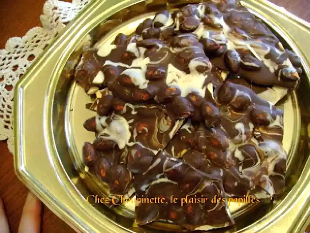 Écorces au chocolat marbré aux amandes grillées au miel