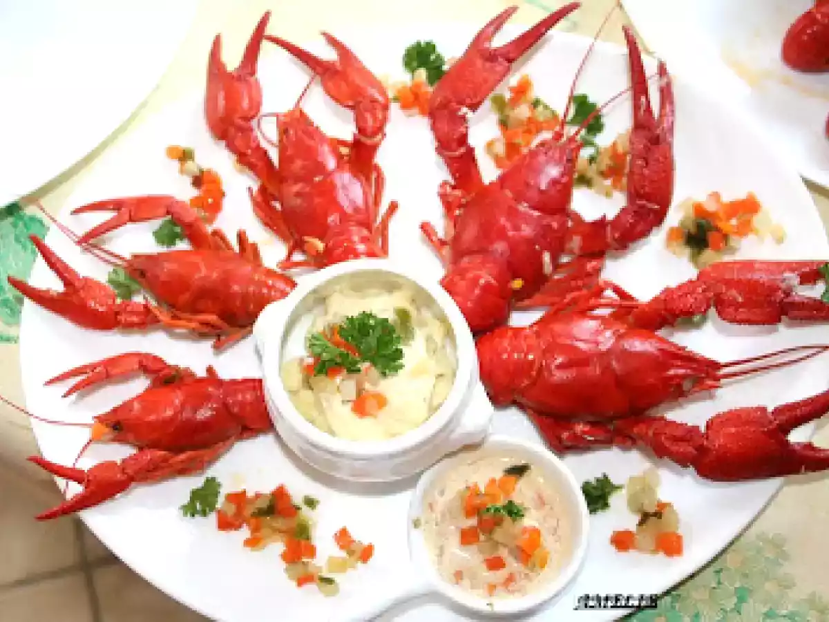 ECREVISSES A LA NAGE DE RIESLING ET BRUNOISE A LA CREME