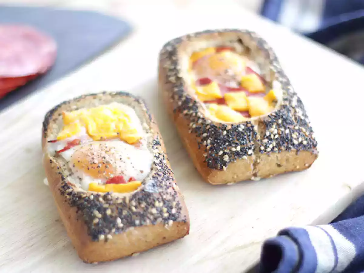 Egg boats au chorizo et fromage